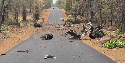 மகாராஷ்ட்ராவில் நக்சலைட்டுகள் தாக்குதல்: 15 கமாண்டோ வீரர்கள் உயிரிழப்பு