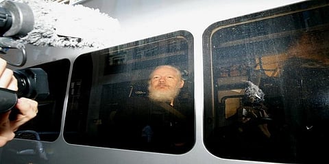 ‘விக்கிலீக்ஸ்’ நிறுவனர் ஜூலியன் அசாஞ்சேவுக்கு 50 வாரங்கள் சிறை