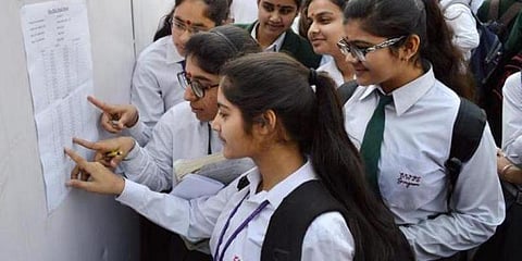 சிபிஎஸ்இ தேர்வு முடிவுகள் வெளியீடு : 83.4% மாணவ-மாணவியர்கள் தேர்ச்சி