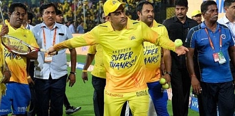 தோனியை ரசிகர்களுடன் இணைத்த ‘தல’ பந்தம் - உணர்ச்சியில் மிதந்த சேப்பாக்கம்