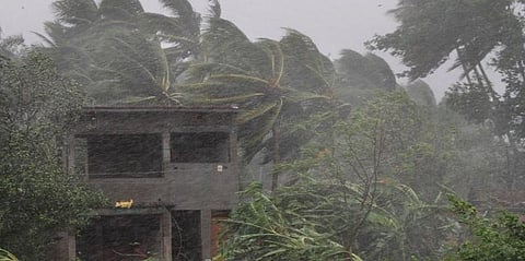 கோர தாண்டவம் ஆடிய ஃபோனி புயல் - 3 பேர் உயிரிழப்பு