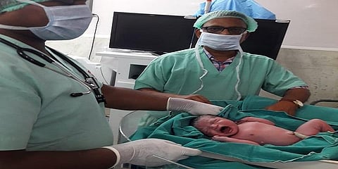 புயல் நடுவே பிறந்த குழந்தைக்கு பெயர் ‘ஃபானி’ !