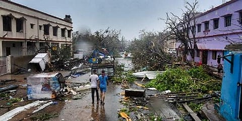 சுழன்றடித்த ஃபோனி புயல் : 8 பேர் உயிரிழப்பு?