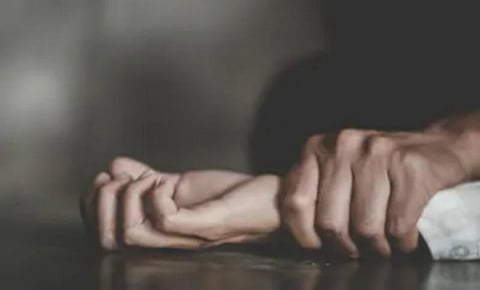 வேலை வாங்கி தருவதாக பாலியல் வன்கொடுமை செய்த இளைஞர் தலைமறைவு