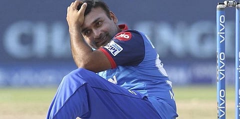 ஹாட்ரிக் கேட்ச்சை கோட்டைவிட்ட போல்ட் - திட்டிய மிஸ்ரா