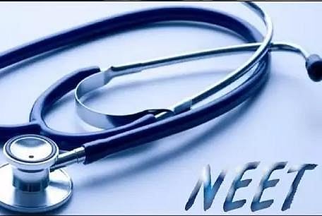 ரயில் தாமதத்தால் நீட் தேர்வு எழுதாத மாணவர்கள்.. கடிதம் எழுதப்படும் என தென்மேற்கு ரயில்வே தகவல்