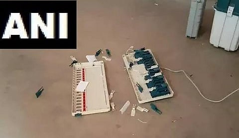 ஈவிஎம் இயந்திரத்தை கீழே போட்டு உடைத்த நபர் கைது..!