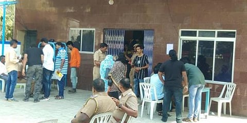 மாமல்லபுரம் தனியார் விடுதியில் மதுவிருந்து - இளைஞர்களை கைது செய்து விசாரணை