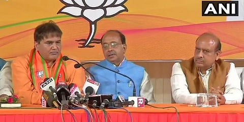 ஆம் ஆத்மி அதிருப்தி எம்எல்ஏ பாஜகவில் இணைந்தார் !