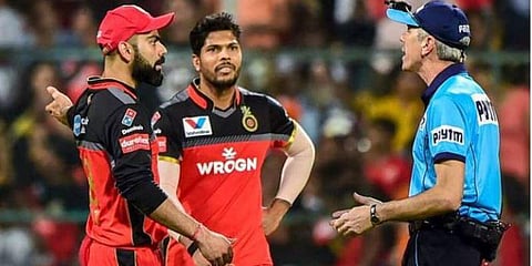 விராத்துடன் வாக்குவாதம்: கதவை உடைத்த நடுவர், இழப்பீடு கட்டினார்!