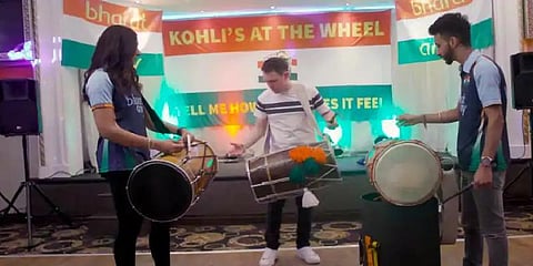 ‘பாரத் ஆர்மி’யுடன் நடனமாடிய இங்கிலாந்து வானொலி தொகுப்பாளர் - ஐசிசி வீடியோ