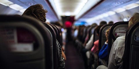 விமானத்தில் பெண் பயணிக்கு பாலியல் தொல்லை : இந்தியருக்கு லண்டனில் ஒருவருடம் சிறை