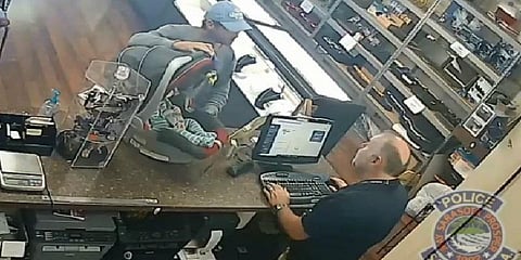 ''இந்த குழந்தையை அடகு வைத்தால் எவ்வளவு தேறும்''? - அடகுக் கடையை அதிரவைத்த தந்தை!