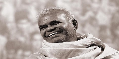 அரசு குடியிருப்பு வாடகை வீட்டிலிருந்து வெளியேறினார் நல்லகண்ணு