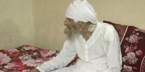 டெல்லியில் ஜனநாயக கடமையாற்றிய 111 வயது முதியவர்