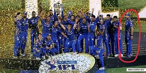 கொண்டாட்டத்தில் தனிமையான யுவராஜ் சிங் ? - ரசிகர்கள் செண்டிமெண்ட்..!