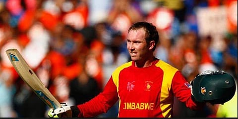 கிரிக்கெட் வீரர் மனைவியிடம் கொள்ளை!