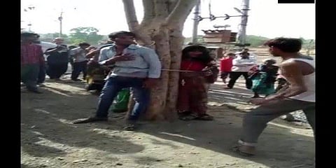 மற்றொருவர் மனைவியுடன் திருமணம்: மரத்தில் கட்டி வைத்து இளைஞர் மீது சரமாரி தாக்குதல்