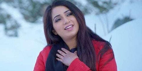 இசைக்கருவிக்கு அனுமதி இல்லையா? ஏர்லைன்சை விளாசிய பாடகி ஸ்ரேயா கோஷல்