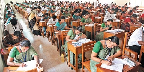 “தகுதித்தேர்வில் தேர்ச்சிப்பெறாத ஆசிரியர்களுக்கு நோட்டீஸ் அனுப்ப கூடாது” - நீதிமன்றம்