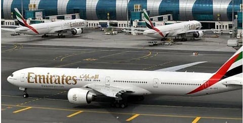 துபாய் ஏர்போர்ட் அருகே விமான விபத்து: 4 பேர் உயிரிழப்பு