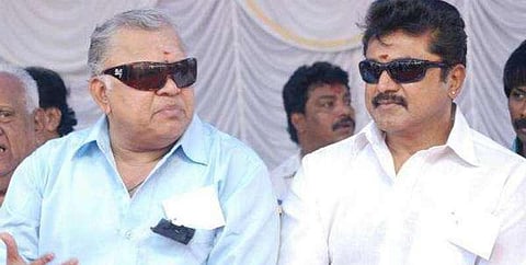 நடிகர் சங்க நில முறைகேடு வழக்கு: ராதாரவி, சரத்குமாருக்கு சம்மன்!