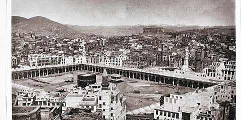 மெக்காவின் முதல் புகைப்படம் இந்திய மதிப்பில் ரூ.2 கோடிக்கு ஏலம்!