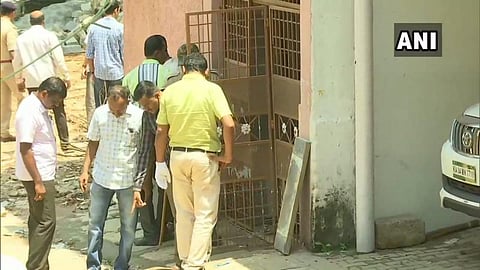 காங்கிரஸ் எம்.எல்.ஏ வீட்டருகே மர்மபொருள் வெடிப்பு: ஒருவர் உயிரிழப்பு