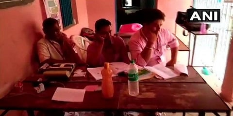 பீகாரில் இரு தரப்பினரிடையே மோதல் : வாக்குப்பதிவு தற்காலிக நிறுத்தம்