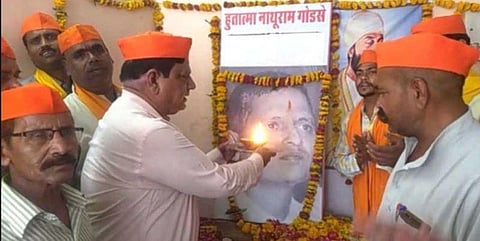 குஜராத்தில் கோட்சே பிறந்த நாள் கொண்டாடிய 6 பேர் கைது!