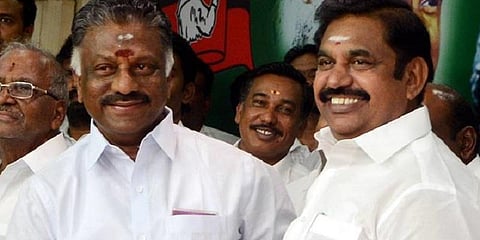 பாஜக விருந்து விடுதியில் ஓபிஎஸ்... தமிழ்நாடு இல்லத்தில் ஈபிஎஸ்?