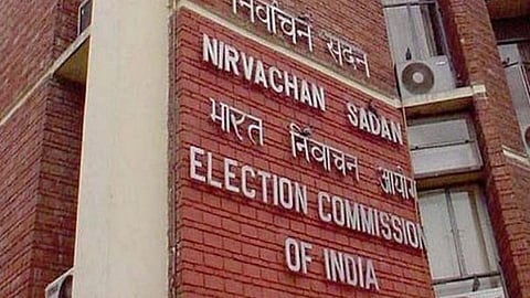 மின்னணு வாக்குப்பதிவு இயந்திரங்கள் ஸ்ட்ராங் ரூமில் பத்திரமாக இருக்கிறது- தேர்தல் ஆணையம்