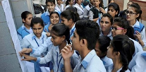 63 பள்ளிகளில் 10ஆம் வகுப்பில் ஒருவர்கூட தேர்ச்சி இல்லை - குஜராத் அதிர்ச்சி !