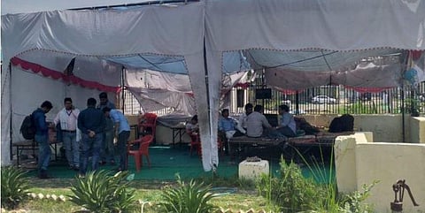 வாக்கு இயந்திரங்களை கண்காணிக்க ‘பைனாகுலர்’ - டெண்ட் அடித்த எதிர்க்கட்சிகள்