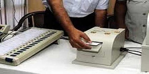 வாக்காளர்களின் ஒப்புகைச்சீட்டு எப்படி எண்ணப்படுகிறது?