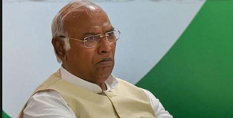 காங்கிரஸ் மூத்த தலைவர் மல்லிகார்ஜுன கார்கே பின்னடைவு