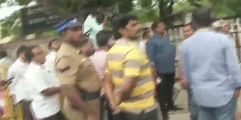 மாறி வந்த வாக்குப்பதிவு எந்திரங்கள் : சிக்கலில் பெரம்பூர் தொகுதி வாக்கு எண்ணிக்கை