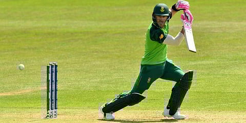 338 ரன்கள் குவித்த தென்னாப்பிரிக்கா - தடுமாறும் இலங்கை