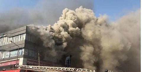 20 பேரை பலிகொண்ட சூரத் விபத்து: தீயணைப்பு வாகனம் தாமதமாக வந்ததே உயிரிழப்பு அதிகரிக்க காரணம்?