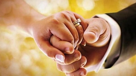 கொலை குற்றவாளிக்கும் வாதாடிய வழக்கறிஞருக்கும் மலர்ந்த காதல் !