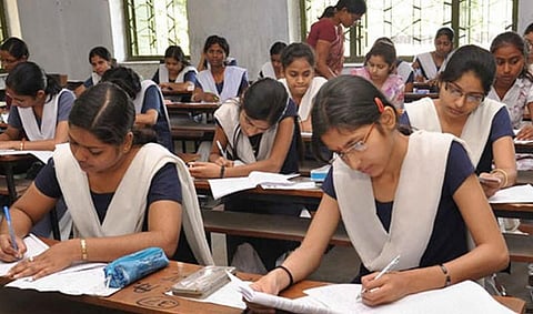 விடைத்தாள் திருத்தும் பணியில் தவறு: 500 ஆசிரியர்களுக்கு நோட்டீஸ்