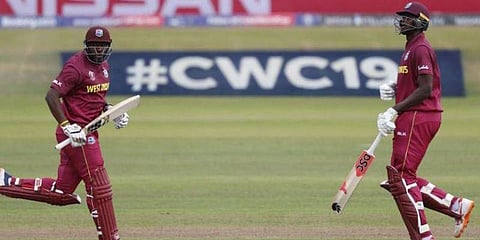 நியூஸிலாந்தை பந்தாடிய வெஸ்ட் இண்டீஸ் - 421 ரன்கள் குவிப்பு