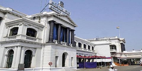 அதிமுகவின் 9 எம்.எல்.ஏ.க்கள் இன்று பதவியேற்பு !