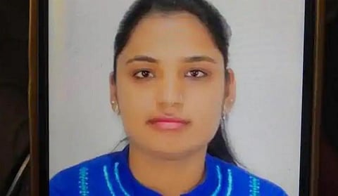 மும்பை மருத்துவ மாணவி தற்கொலை விவகாரம் ! மூன்று மருத்துவர்கள் கைது