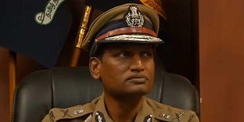 “வேறு மாவட்டங்களில் கிடந்து சிரமப்படுகிறோம்” - காவல்துறையினர் கண்ணீர்