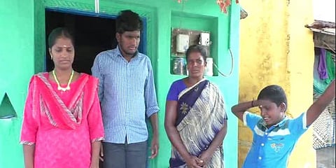 மூன்று பிள்ளைகளுக்கும் பார்வையில்லை.. கல்விக் கண் திறக்க போராடும் தாய்