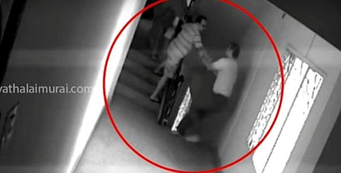 தண்ணீர் பிரச்னைக்காக தம்பதியை தாக்கிய ஓய்வுபெற்ற டி.எஸ்.பி. - சிசிடிவி காட்சி