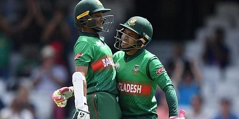 தென்னாப்ரிக்கா பந்துவீச்சை பதம் பார்த்த பங்களாதேஷ் - 330 ரன்கள் குவிப்பு