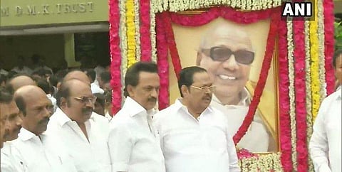 96 வது பிறந்தநாள்: கலைஞர் சிலைக்கு மு.க.ஸ்டாலின் மரியாதை