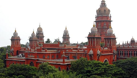 அமைச்சர் வேலுமணி மனுவை தள்ளுபடி செய்த உயர்நீதிமன்றம்